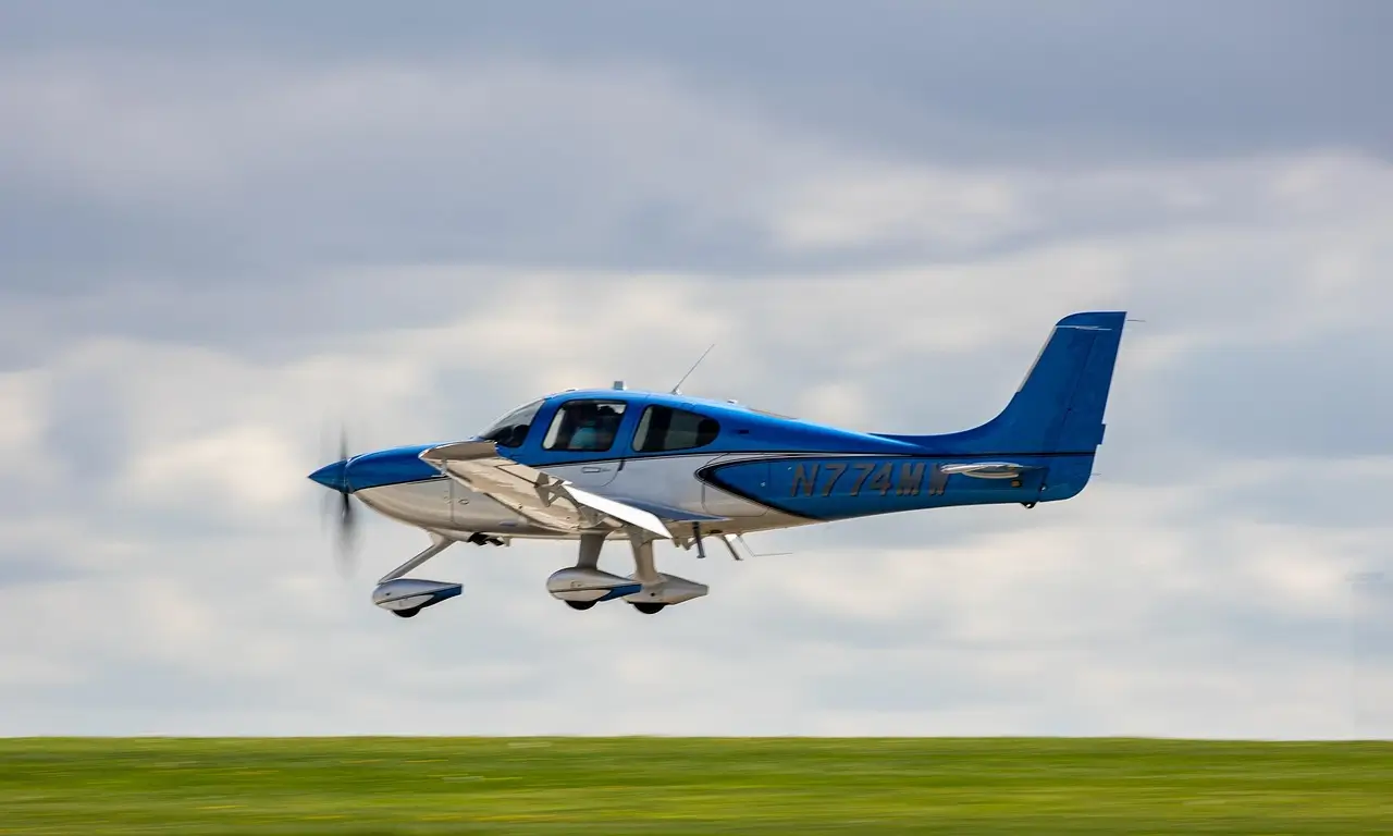 light-aircraft-6588023_1280